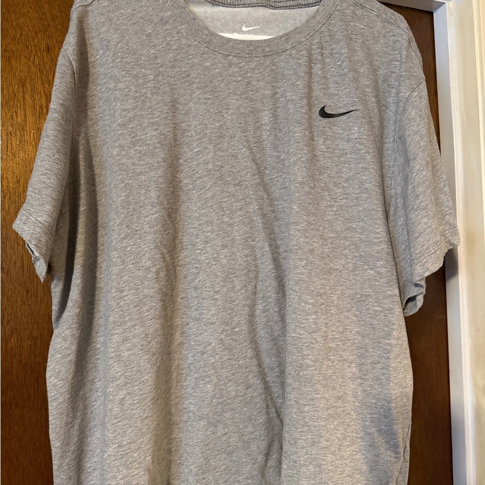 Nike Men's Heather Gray Short Sleeve Tee